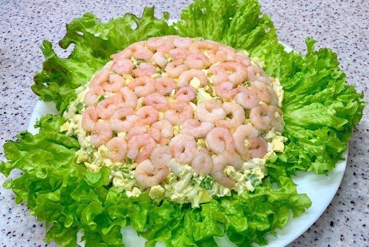 Salade feuilletée Sandwich au saumon et crevettes