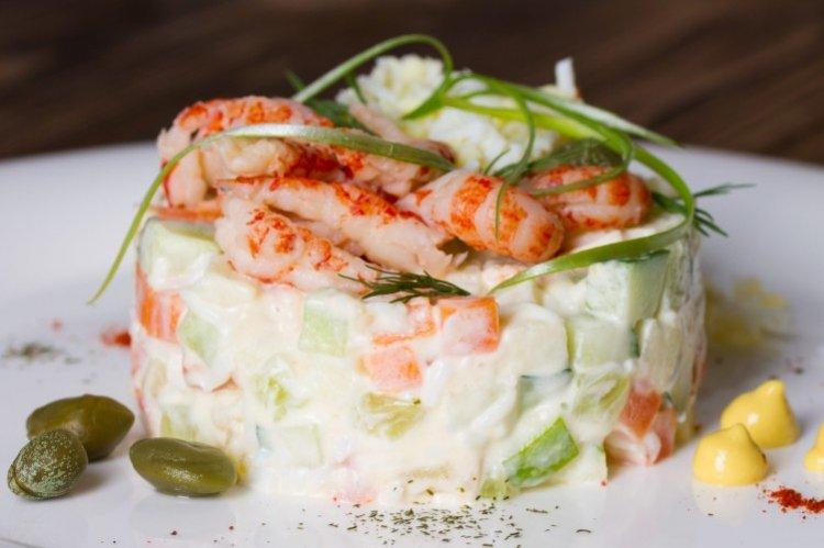 Salade Olivier au poisson et gambas