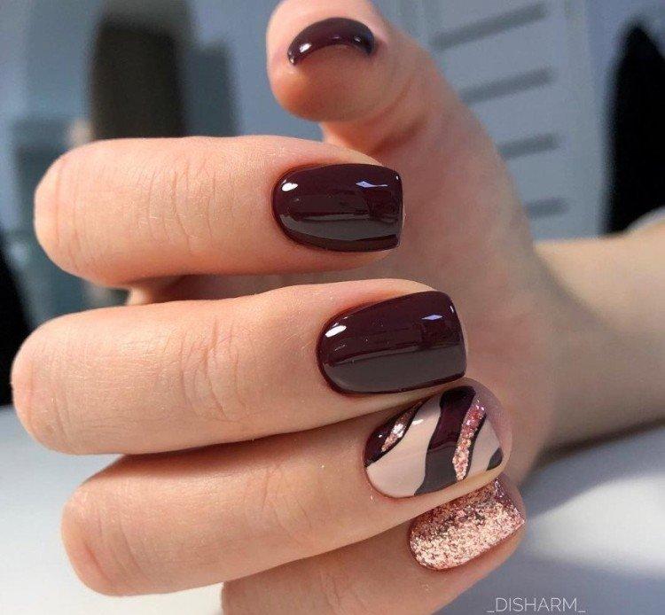 Manucure bordeaux avec beige