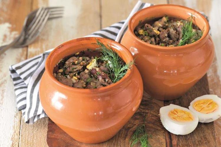 Sarrasin avec coeurs de poulet en pots