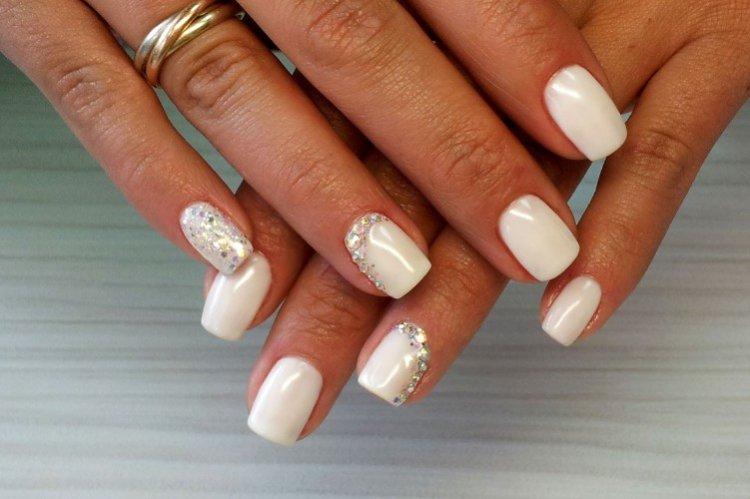 Manucure au lait de mariage