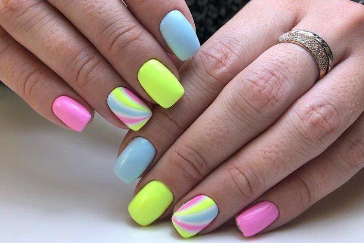 Manucure pour ongles carrés 2021: actualités et tendances de la mode (60 photos)