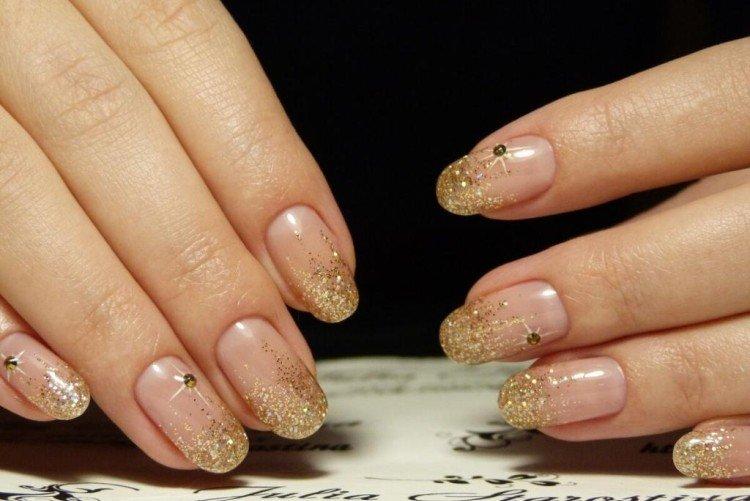 Manucure stretch pailletée