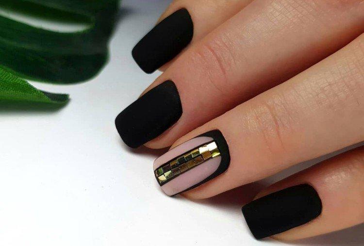 Manucure sombre - photos et idées