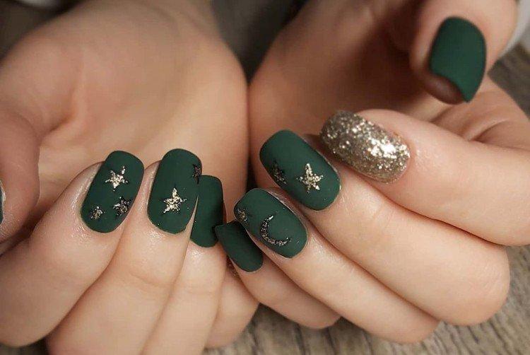 Manucure sombre - photos et idées