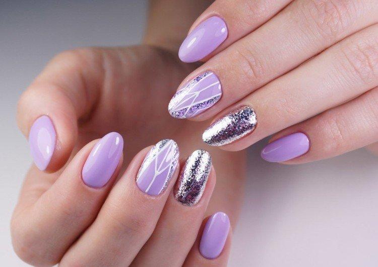 Manucure violet clair