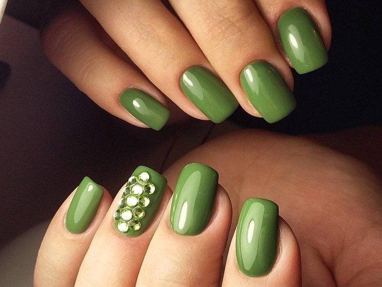Manucure verte tendance 2021