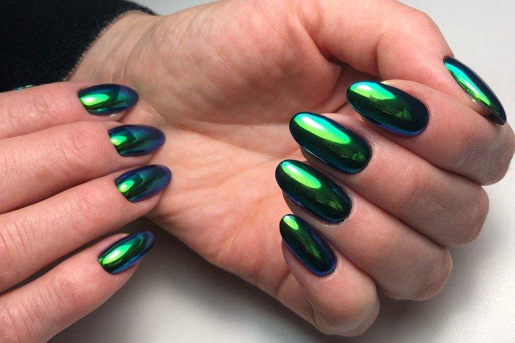 Manucure verte avec frotter