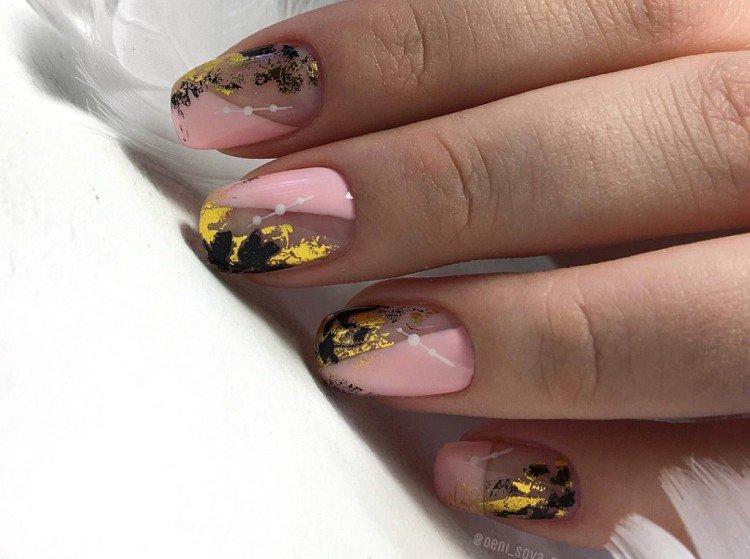 Manucure en feuille - photos et idées