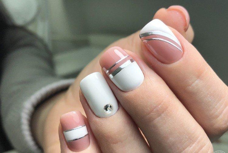 Manucure légère avec des rubans