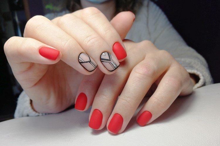 Manucure rouge avec vernis gel