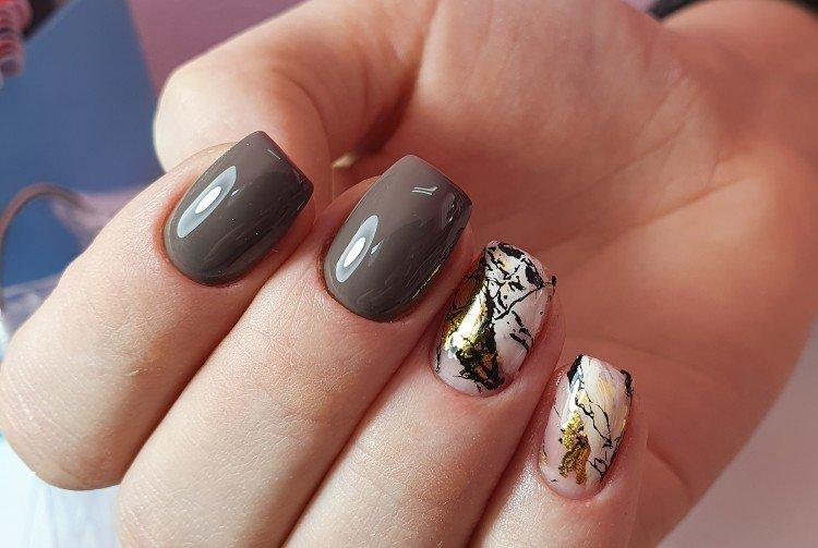 Nail art en feuille