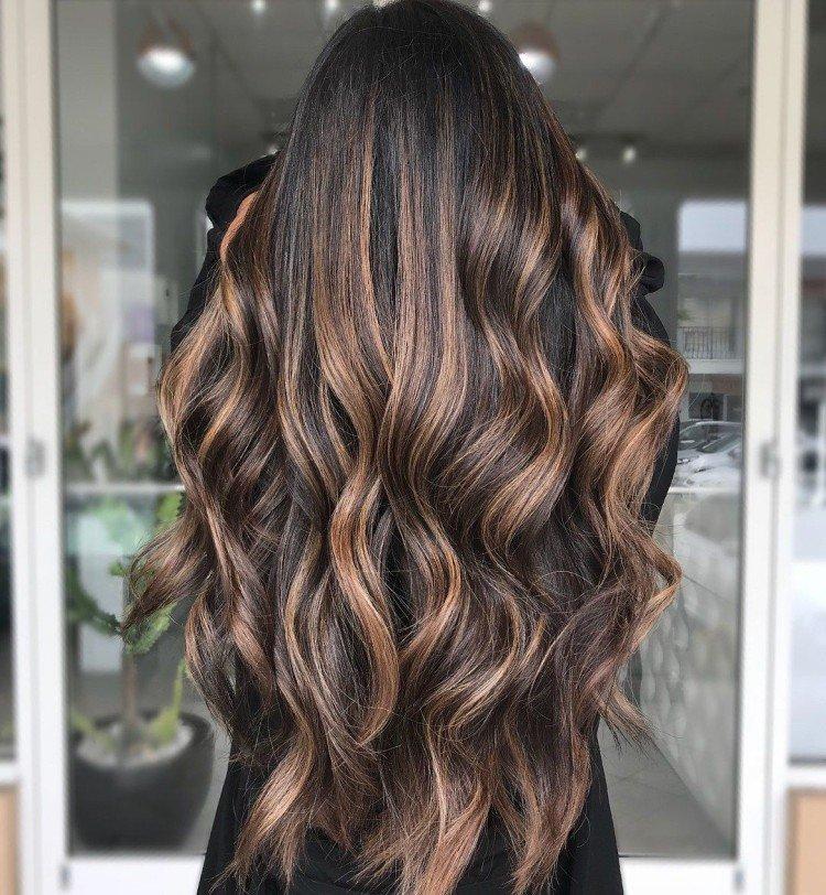Balayage pour cheveux noirs - photos et idées