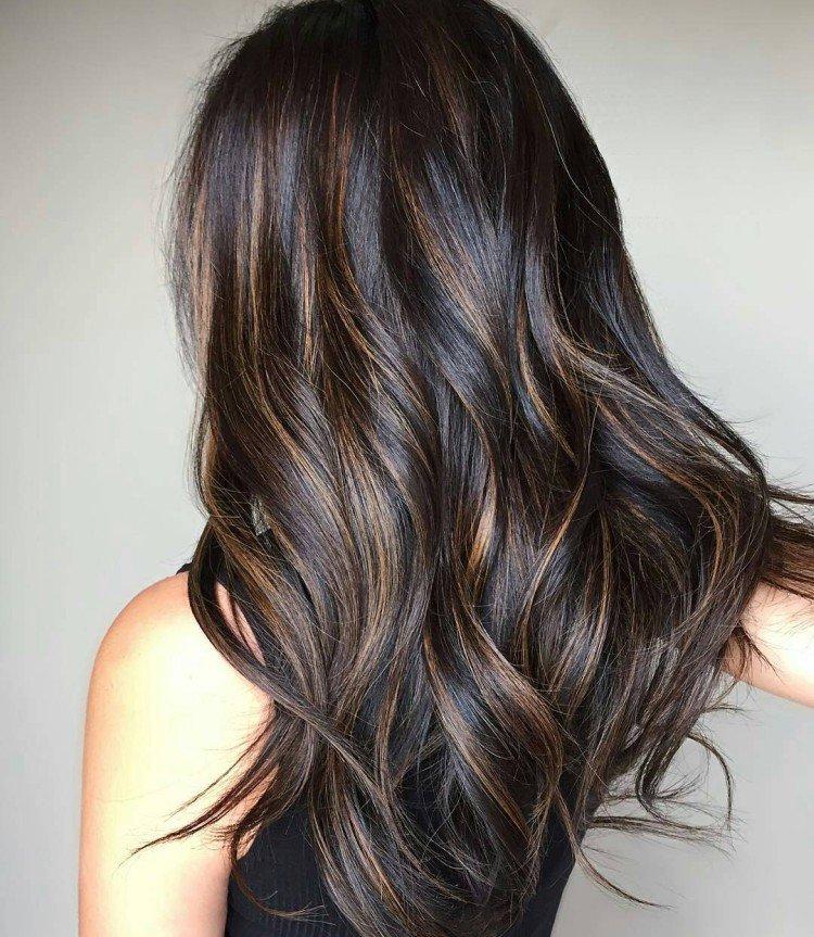 Balayage pour cheveux noirs - photos et idées