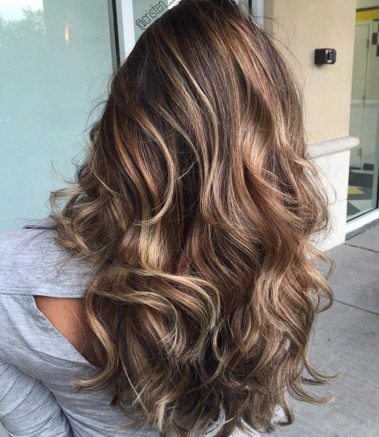 Balayage pour cheveux noirs - photos et idées