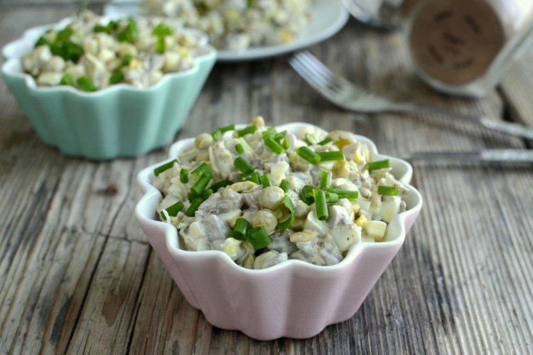 Salade aux cornichons et petits pois