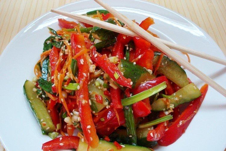 Salade rapide aux concombres et poivrons