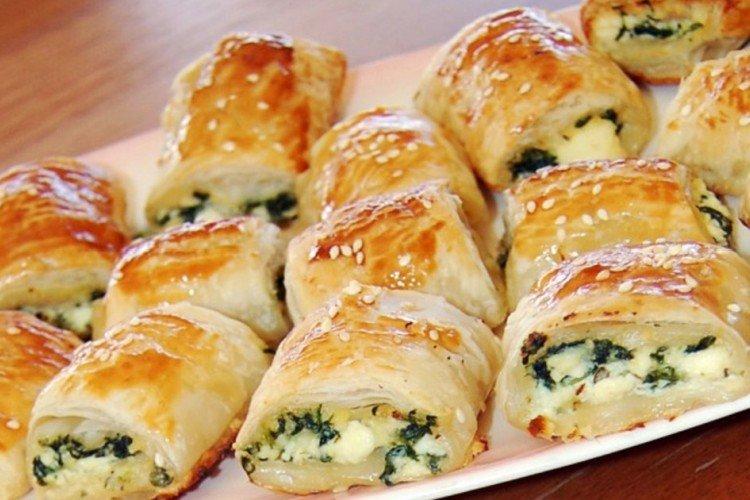 Gâteau de casse-croûte de pâte feuilletée avec du fromage