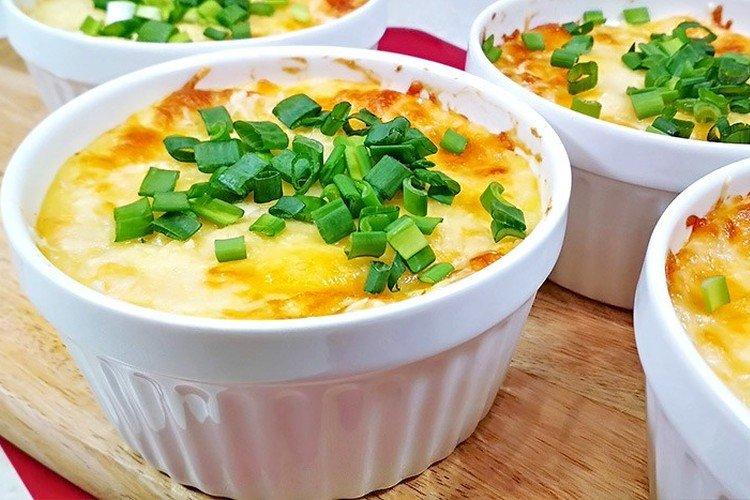 Poulet aux pommes de terre et fromage au four