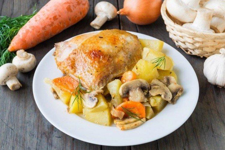 Poulet aux pommes de terre et champignons au four