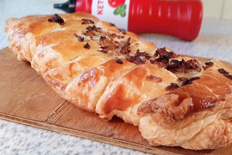 Saucisses au fromage et oignons en pâte feuilletée