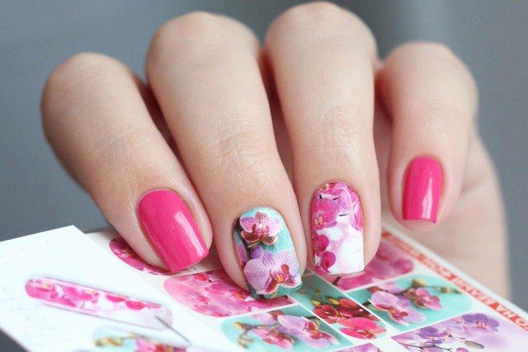 Manucure florale printanière