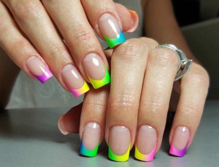 Manucure française de printemps