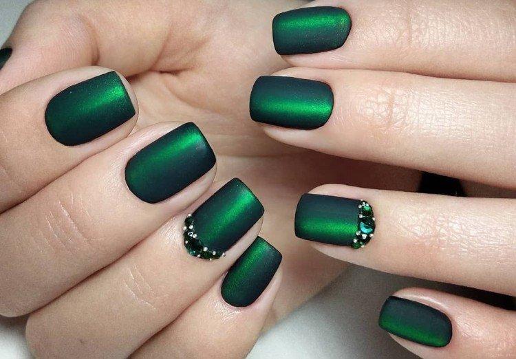 Manucure de printemps sombre