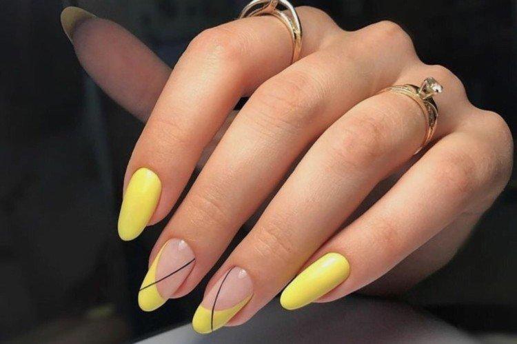 Manucure colorée sur ongles ovales