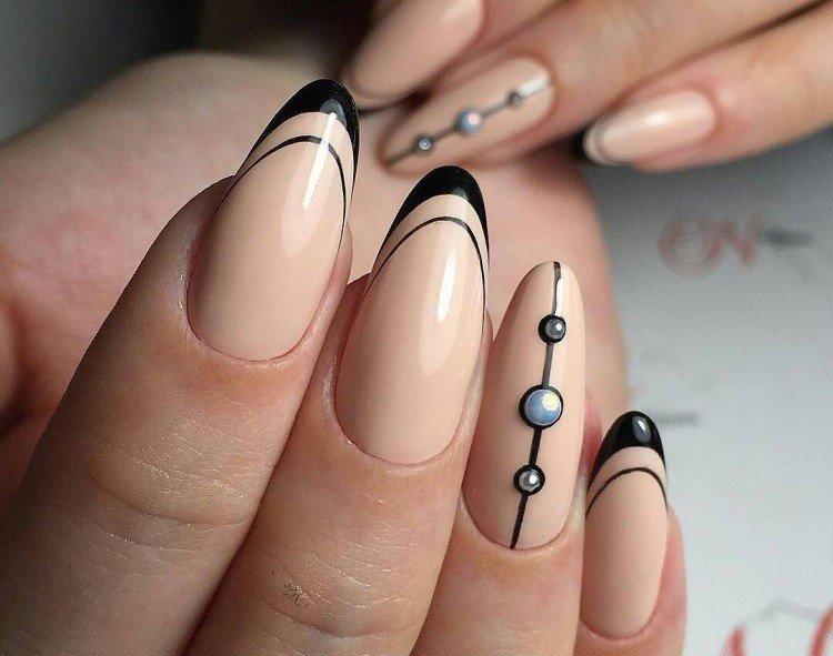 Français pour les ongles ovales