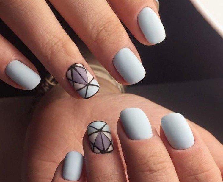 Manucure délicate contrastée