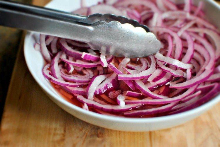 Oignons marinés au vinaigre de vin