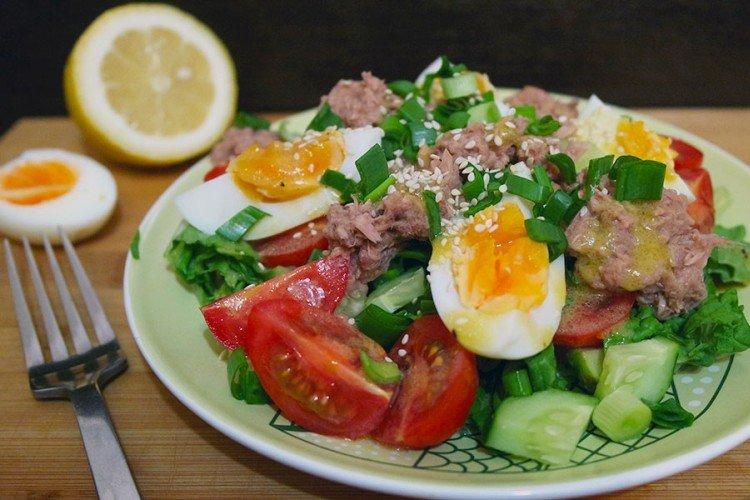 Salade de concombre, tomate et thon