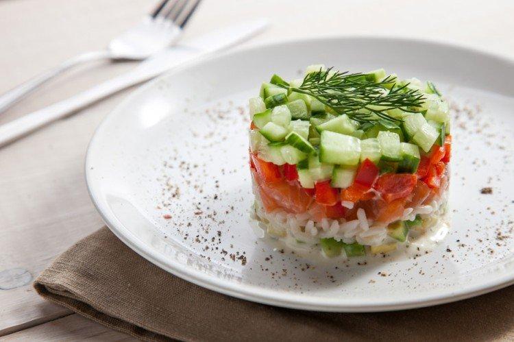 Salade de concombre, tomate et riz