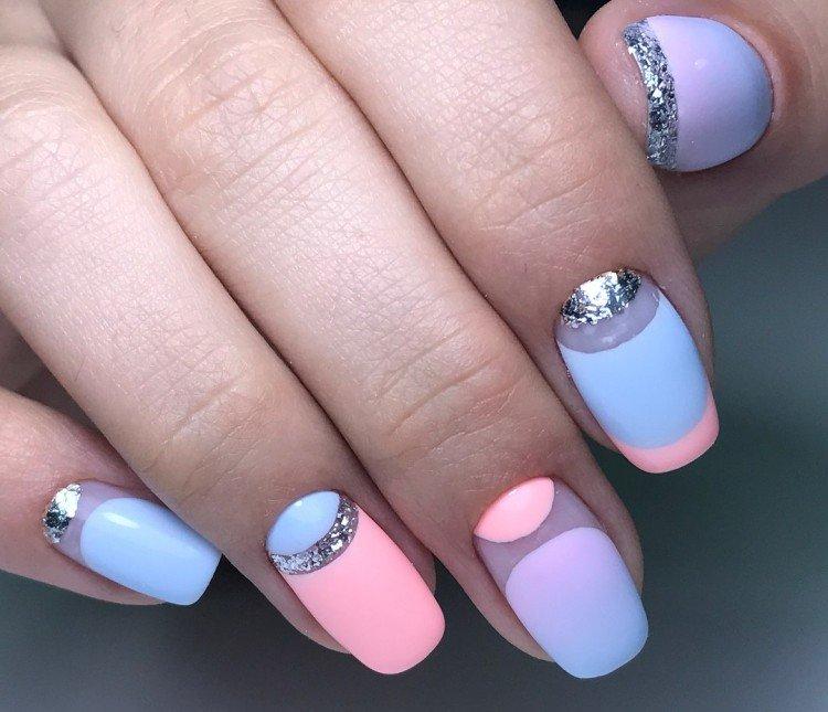 Manucure rose et bleue