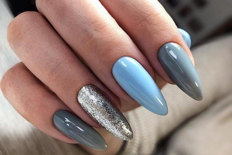 Manucure bleu-gris