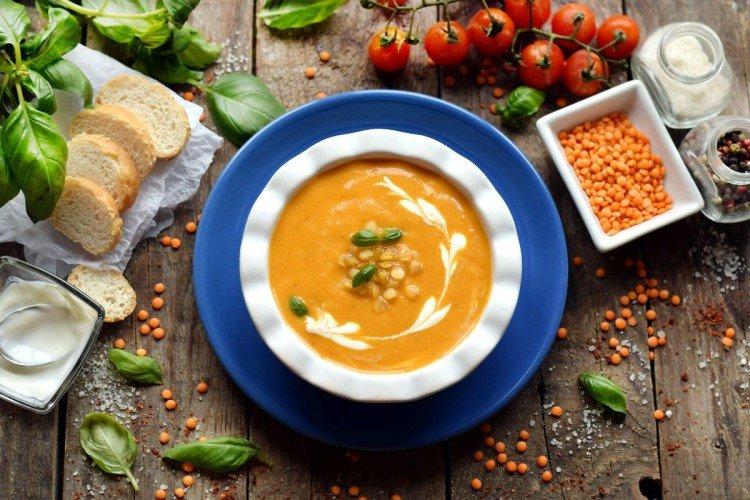 Soupe crémeuse aux lentilles et légumes