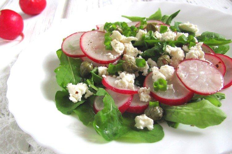 Salade de radis, feta et vinaigrette à l'orange