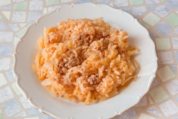 Rouleaux de chou farcis paresseux dans une mijoteuse