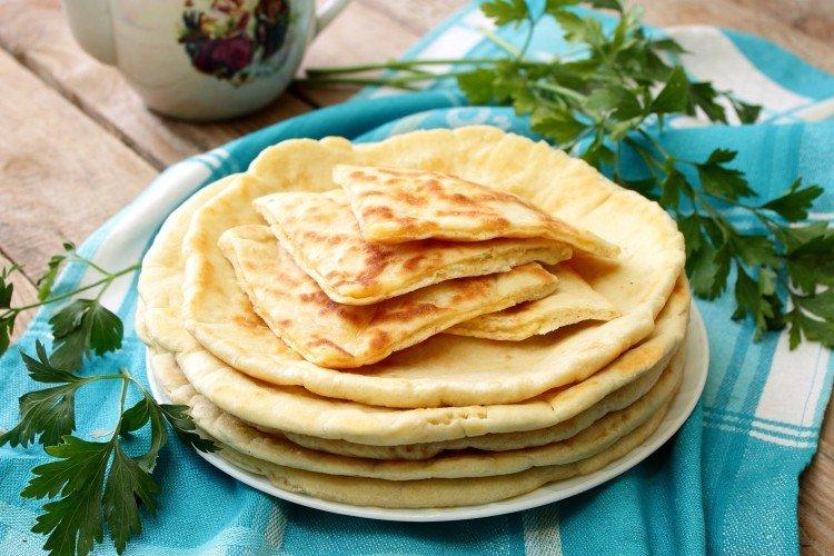 Khachapuri paresseux avec du lait