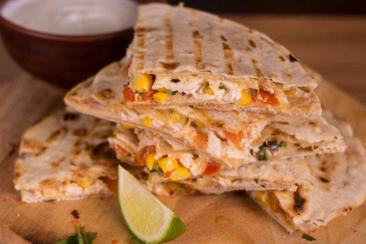 Quesadillas au poulet et au maïs