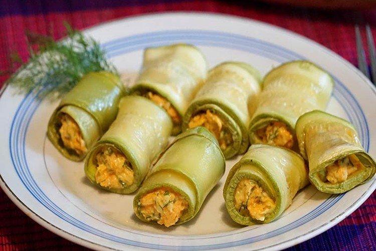 Rouleaux de courgettes aux carottes et aux œufs