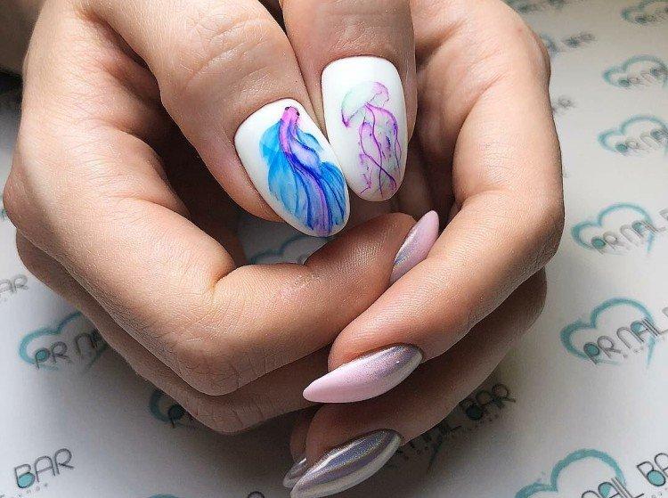 Conception d'ongles aquarelle