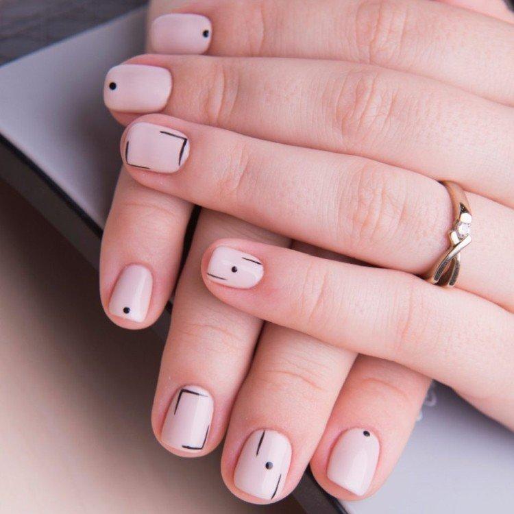 Dessins d'ongles minimalistes