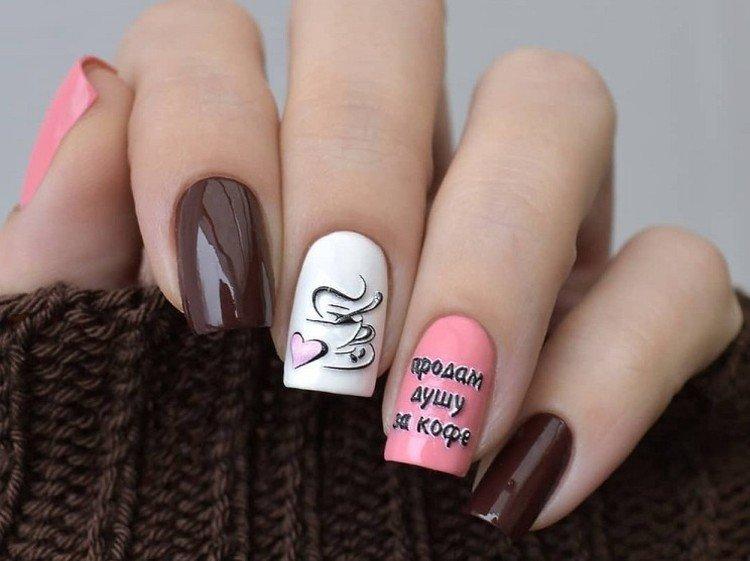 Lettrage de mode sur les ongles