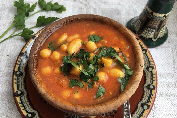 Soupe de haricots aux aubergines