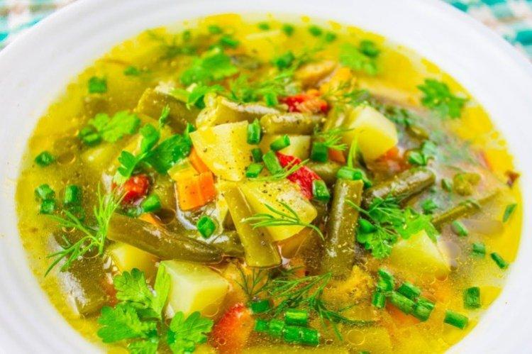 Soupe aux haricots verts avec riz