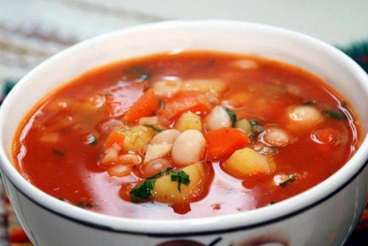 Soupe aux haricots en conserve