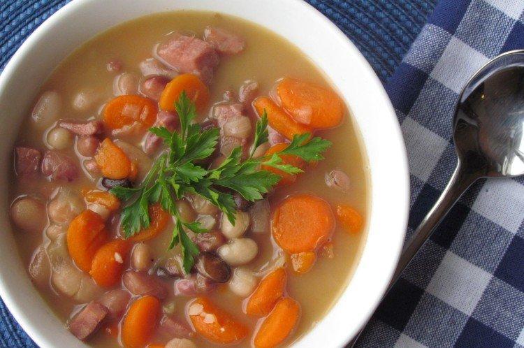 Soupe de haricots aux viandes fumées