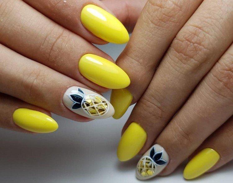 Manucure jaune vif